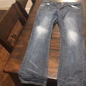 American Eagle light washed men’s jeans